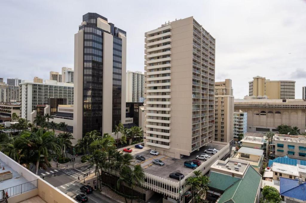 Heart Of Waikiki,1Bdrm,Free Parking, Wifi,No Resort Fees,Youtube,Netflix ! Honolulu Exterior photo