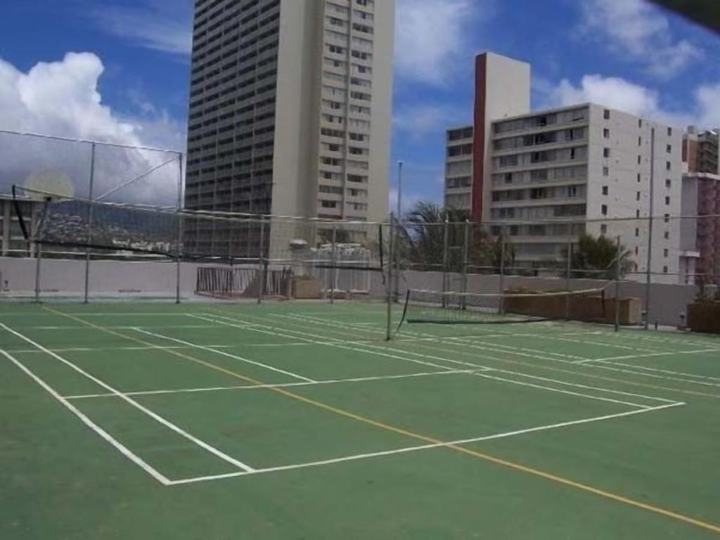 Heart Of Waikiki,1Bdrm,Free Parking, Wifi,No Resort Fees,Youtube,Netflix ! Honolulu Exterior photo